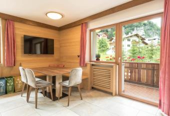 Apt Emil - Haus Kostner has Balcony rooms