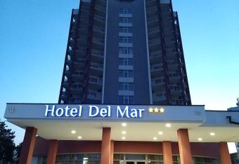 Hotel Del Mar Venus allows 18 year olds to book a room