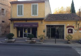 H  tel Restaurant Le Commerce has Balcony rooms