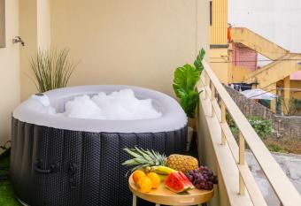 Trendy Bright Flats with Jacuzzi - 5 min Beach has Balcony rooms
