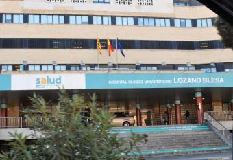 Piso junto universidad y Hospital Cl  nico has Balcony rooms