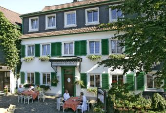 Hotel Reinhold allows 18 year olds to book a room