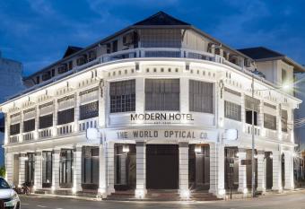 Modern Hotel Georgetown has Balcony rooms