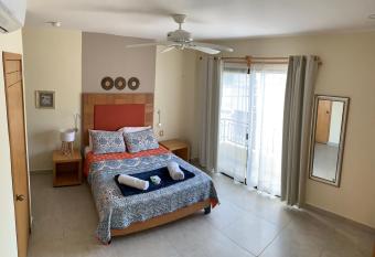 La Casa de los Alcatraces allows 18 year olds to book a room