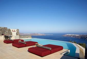 White Pearl Cavalieri allows 18 year olds to book a room