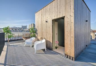 Apartment with Rooftop Terrace in the Heart of Antwerp has Balcony rooms