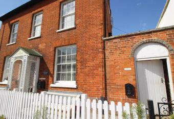 Sterling House @ Short Stays has Balcony rooms