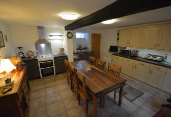 Pier Cottage allows 18 year olds to book a room