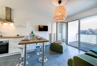 Stella Verde 3 - 2 rooms new with balcony & garage has Balcony rooms