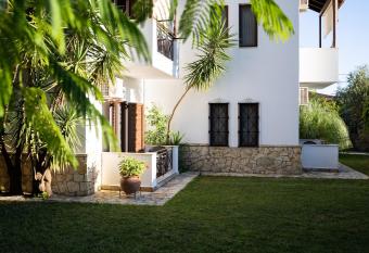 Villa Dina has Balcony rooms