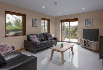 Enniskillen Watersedge Apartments has Balcony rooms
