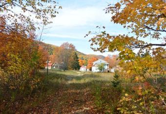 Auberge de jeunesse du Domaine    Liguori allows 18 year olds to book a room
