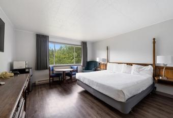 Our Place at the Beach has Balcony rooms