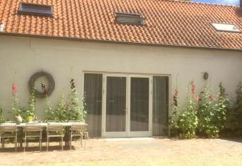  t Zeeuwse licht allows 18 year olds to book a room