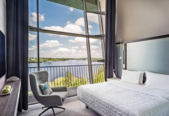 Le M  ridien Hamburg has Balcony rooms