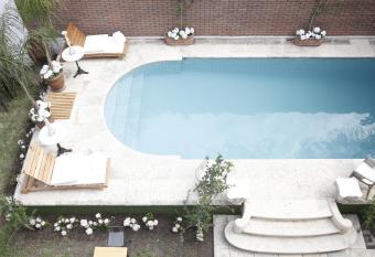 SPAZIO ARONA HOTEL BOUTIQUE has rooms with a private hot tub