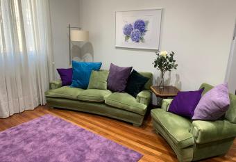 En pleno centro de Bilbao y muy cerca del GUGGENHEIM allows 18 year olds to book a room