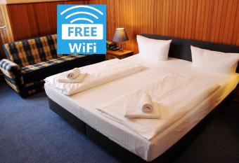 Hotel-Pension Rheingold am Kurf  rstendamm has Balcony rooms