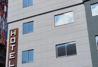 HOTEL MEDELLIN CENTRAL allows 18 year olds to book a room