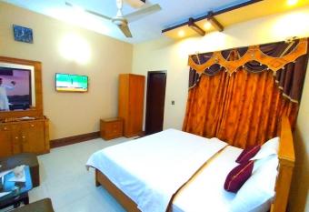 Royal Residency Guest House Karachi allows 18 year olds to book a room