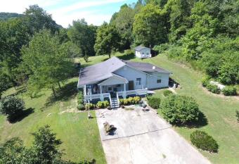 Best Deal in Nashville Hillbilly House YEEHAW allows 18 year olds to book a room