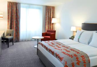 Holiday Inn Essen City Centre, an IHG Hotel has Smoking rooms