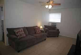 Apartment next to Fort Sill Entrance Gate allows 18 year olds to book a room