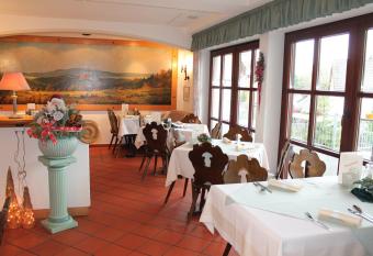 Landgasthof Hotel Zur Linde im Taunus has Balcony rooms