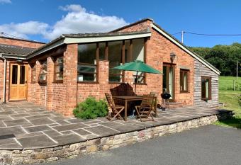 The Old Bull Pen has Balcony rooms