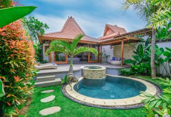 Molokai Suites allows 18 year olds to book a room