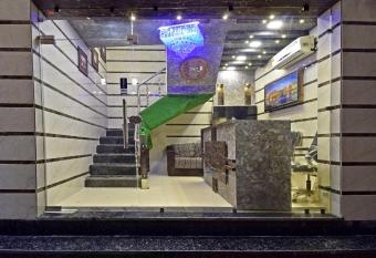 Hotel Smile Inn - 50 Meters from Golden Temple allows 18 year olds to book a room