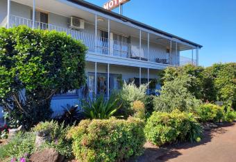 Flying Spur Motel allows 18 year olds to book a room