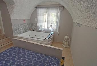 Casa Cristina - Vista Lago allows 18 year olds to book a room