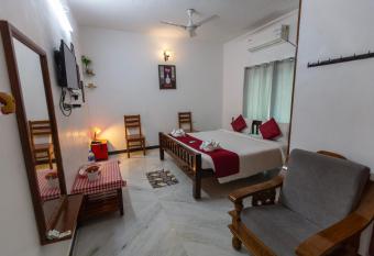 Sunflower Villa has Balcony rooms