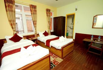 hotel Backpackers inn has Balcony rooms