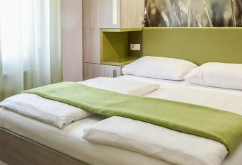 HOTEL Am Spichernplatz allows 18 year olds to book a room