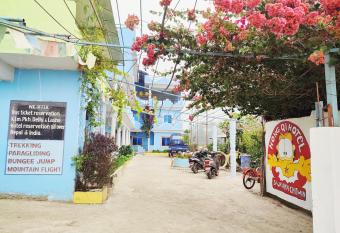 Hong Qi Hotel has Balcony rooms