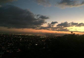 Hill Retreat - Kingston allows 18 year olds to book a room