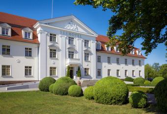 SeeHotel Gro  r  schen allows 18 year olds to book a room