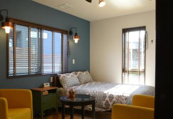 Kiwi House Tokoname VACATION STAY allows 18 year olds to book a room