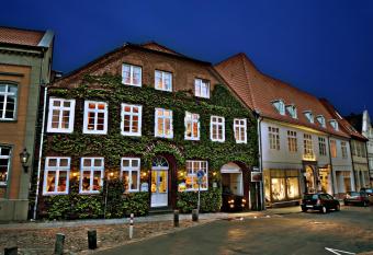 Hotel Bremer Hof allows 18 year olds to book a room