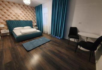 GARSONIERRE CENTRAL LUXURY has Balcony rooms