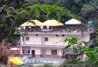 Hideout has Balcony rooms