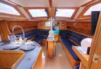 Super Castor - Dormir sur un grand voilier 6 personnes By Nuits au Port has Balcony rooms