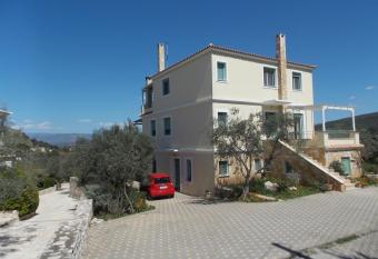 Theofilos house has Balcony rooms