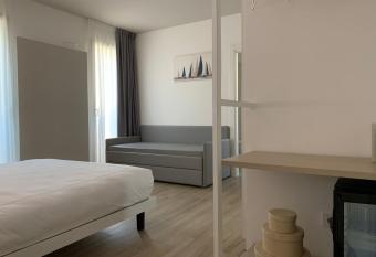 La Casa Di Fil   Boutique allows 18 year olds to book a room