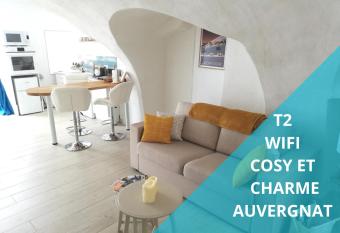 Les insolites de Champeix 2 allows 18 year olds to book a room