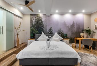 Cityhotel Bernburg allows 18 year olds to book a room