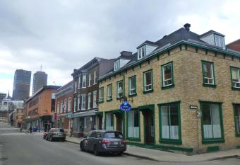 GLOBE-TROTTER & BACKPACKERS HOSTEL allows 18 year olds to book a room