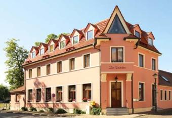 Hotel Zum Gondoliere allows 18 year olds to book a room